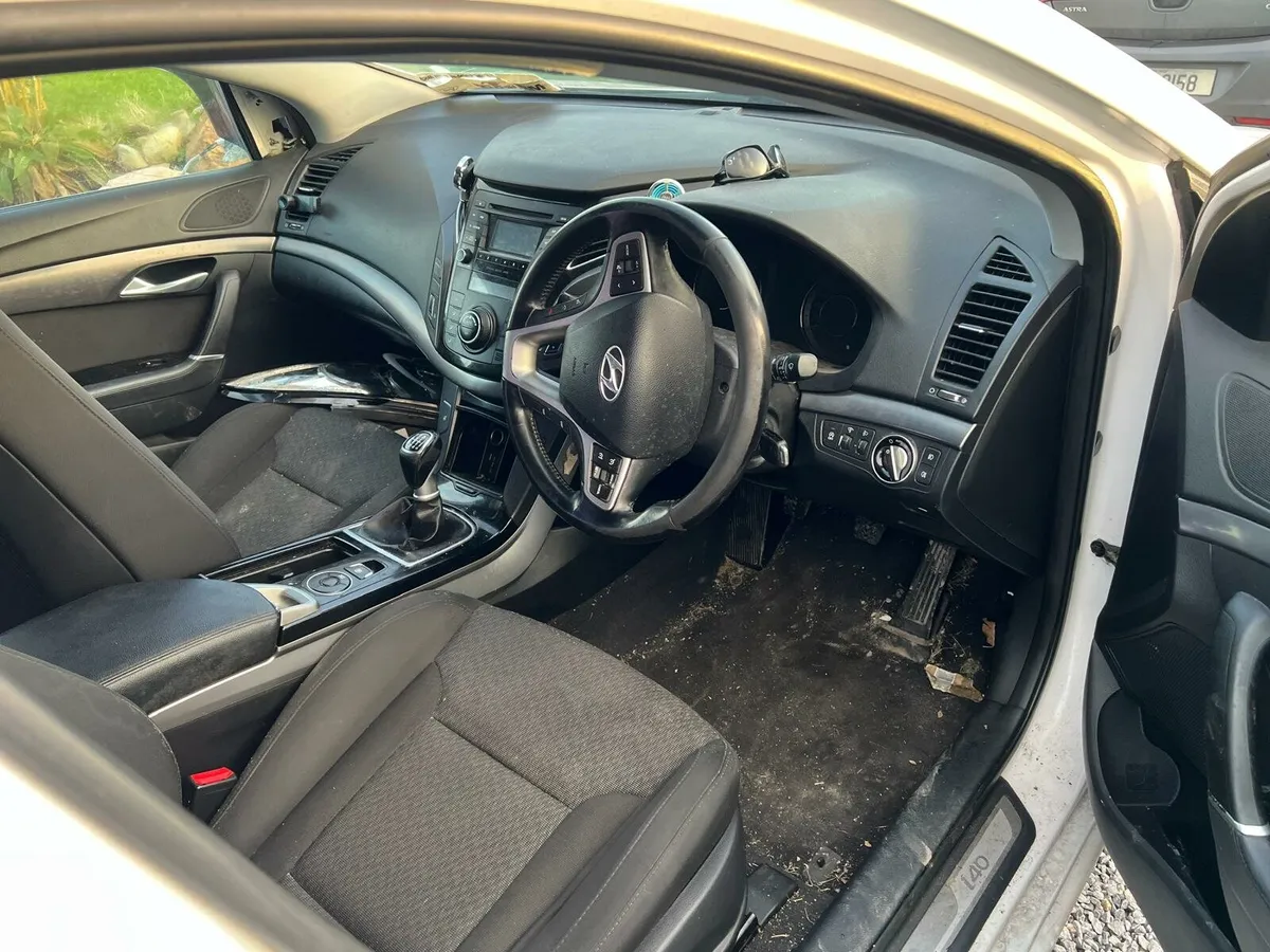Hyundai I40 for parts - Image 4