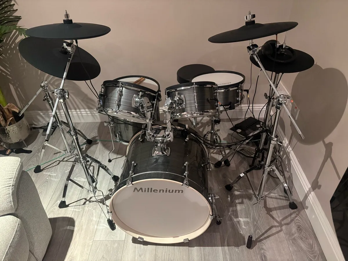 Electronic drum kit - Image 1
