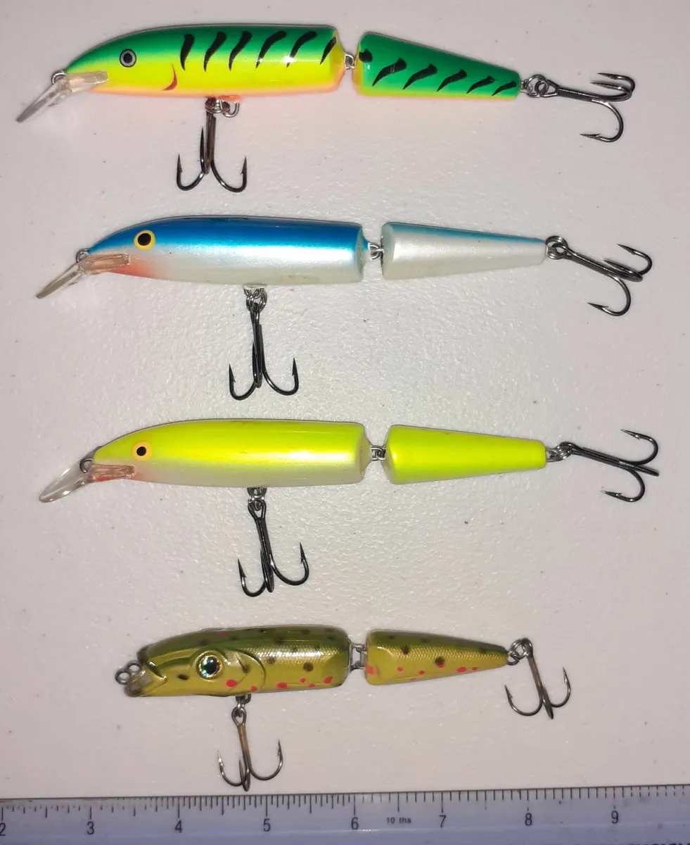 Fishing plugs floating jointed body