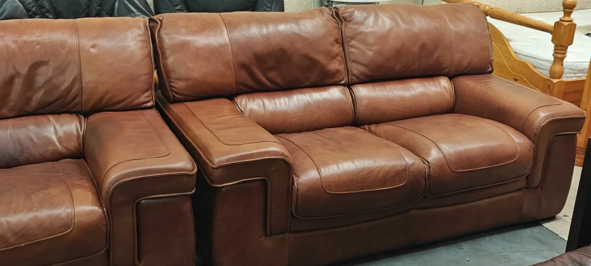 Top Quality Leather 3+2 Suite - Image 3