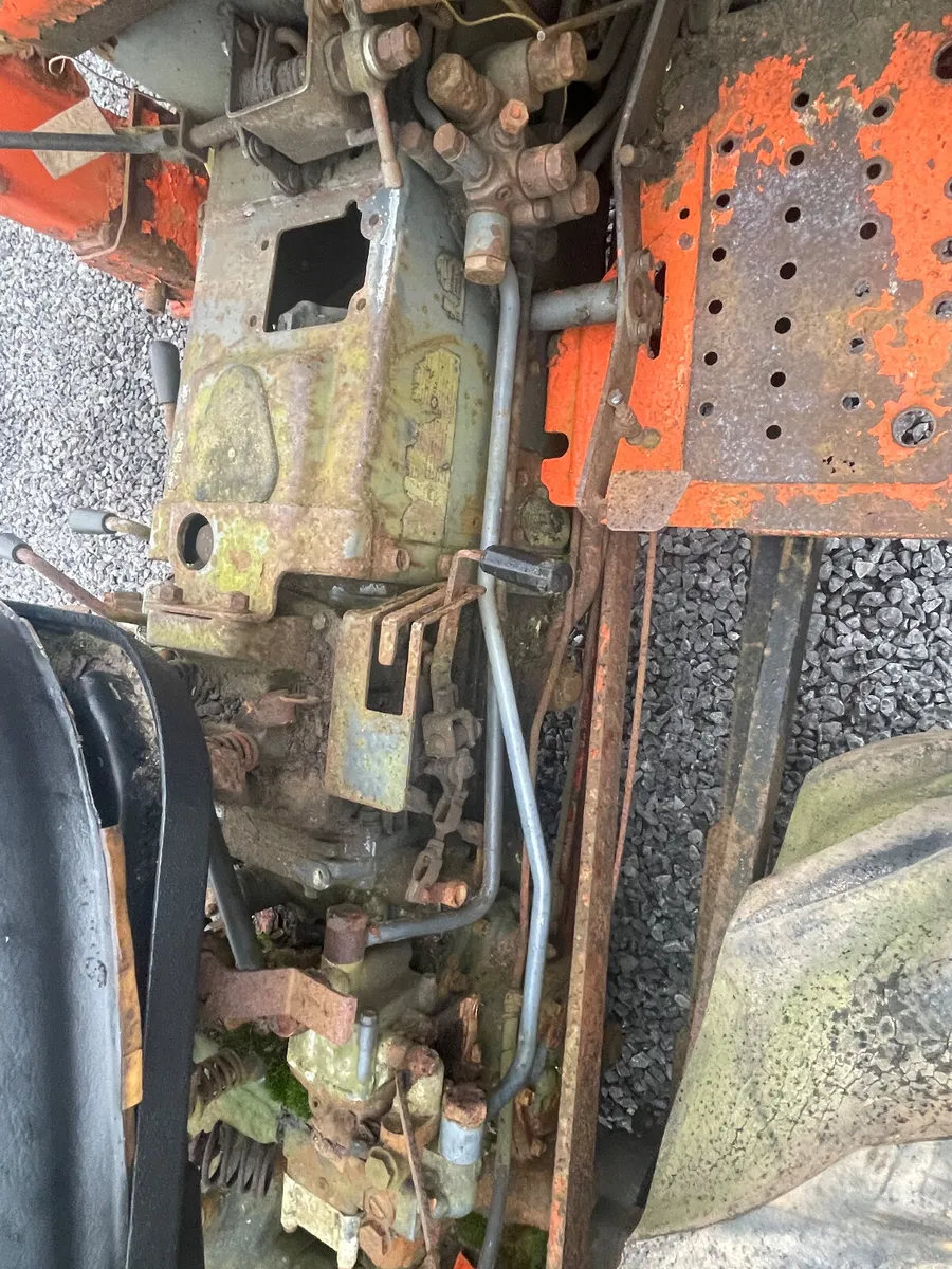 Kubota compact tractor loader & back actor - Image 3