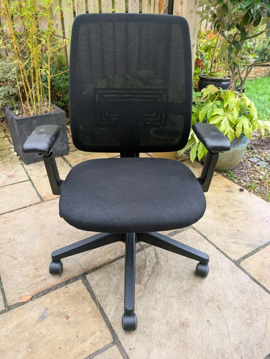 Ergonomic office chair - Image 3