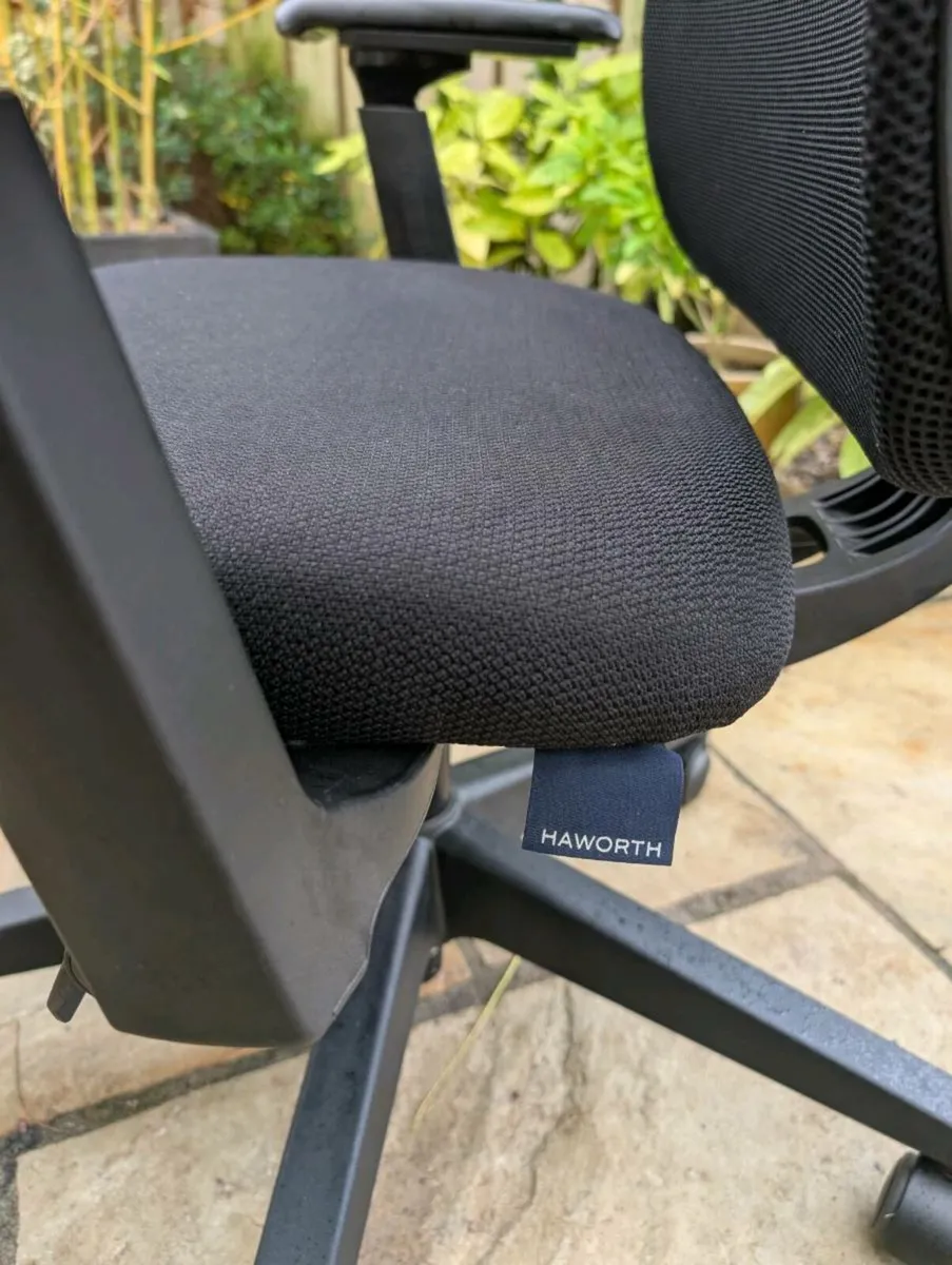 Ergonomic office chair - Image 4