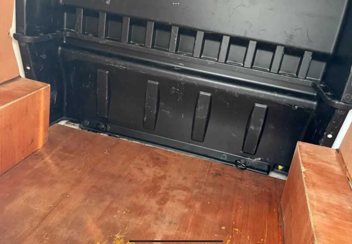 Ford Transit Custom 2024 Van 3 Seater . - Image 4