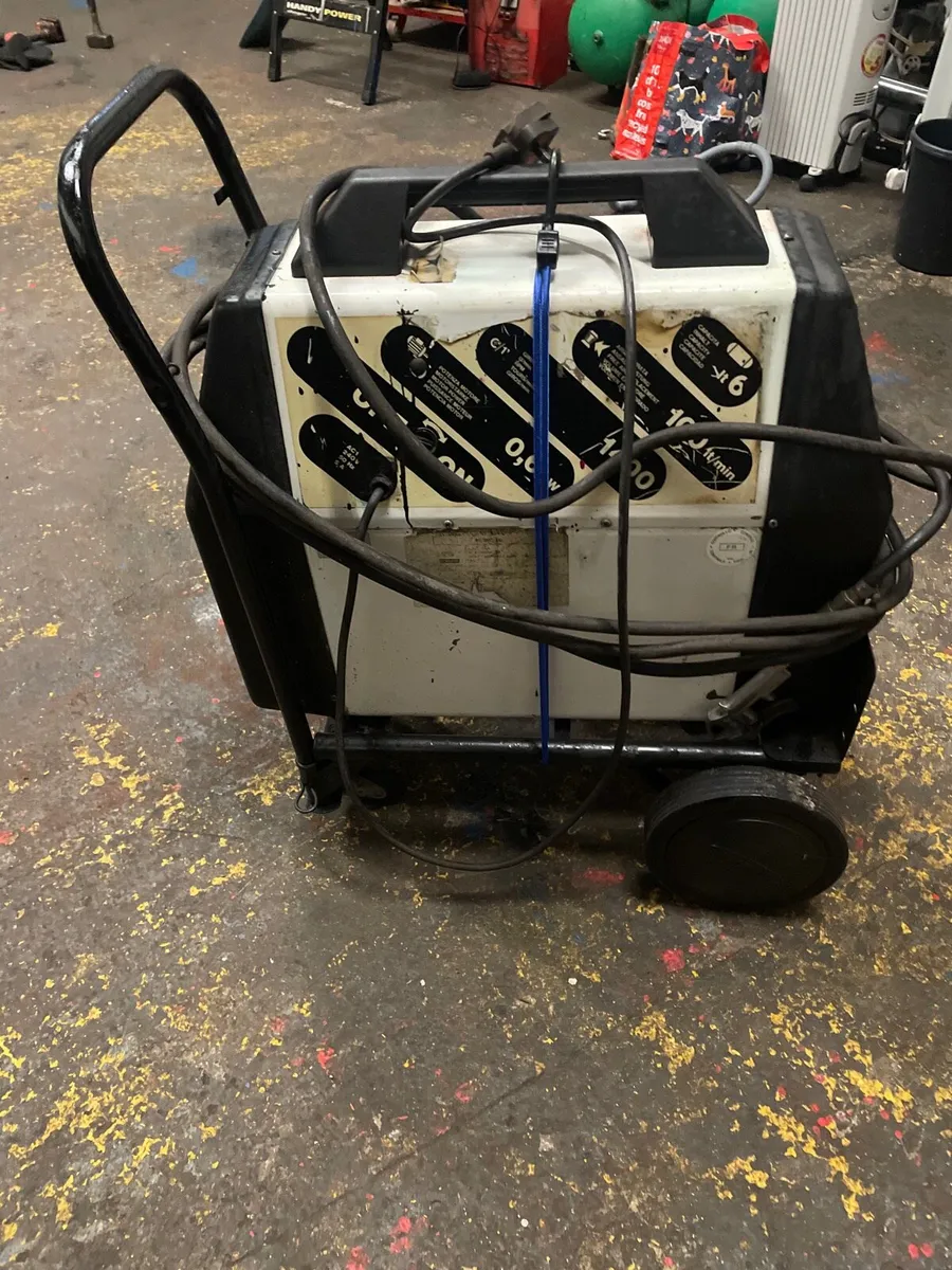 FIAC oil less silent Compact 106 with Troly - Image 2