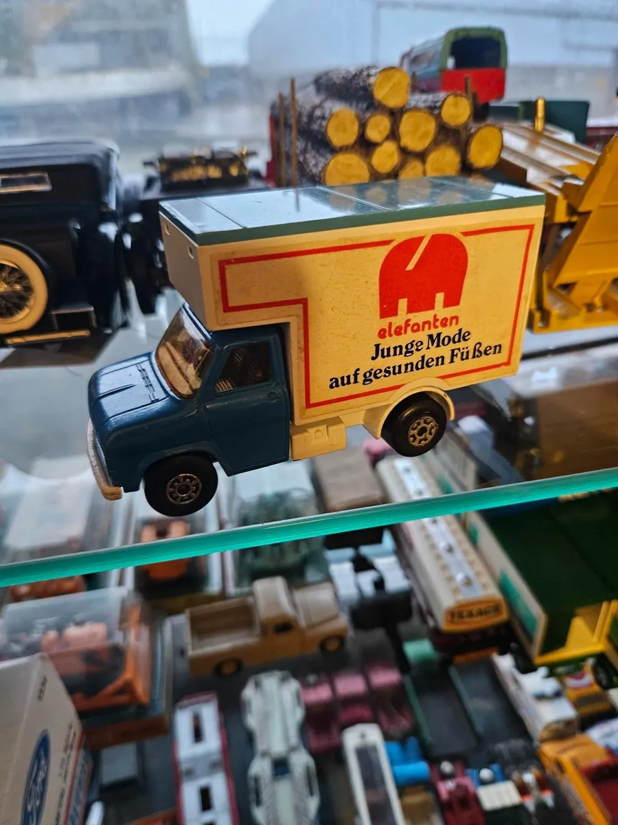 Matchbox Ford Van - Image 1