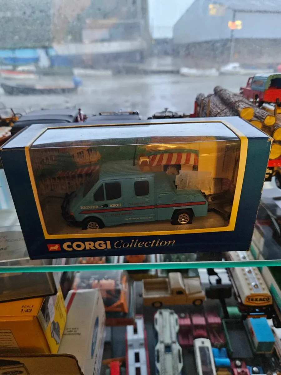 Corgi Ford Transit Tow Truck