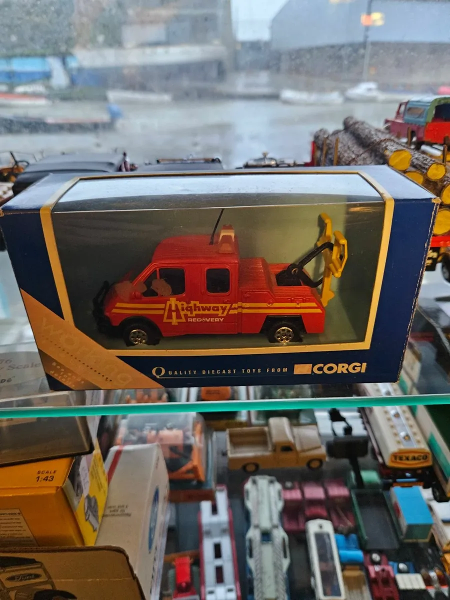 Corgi Ford Transit Tow Truck