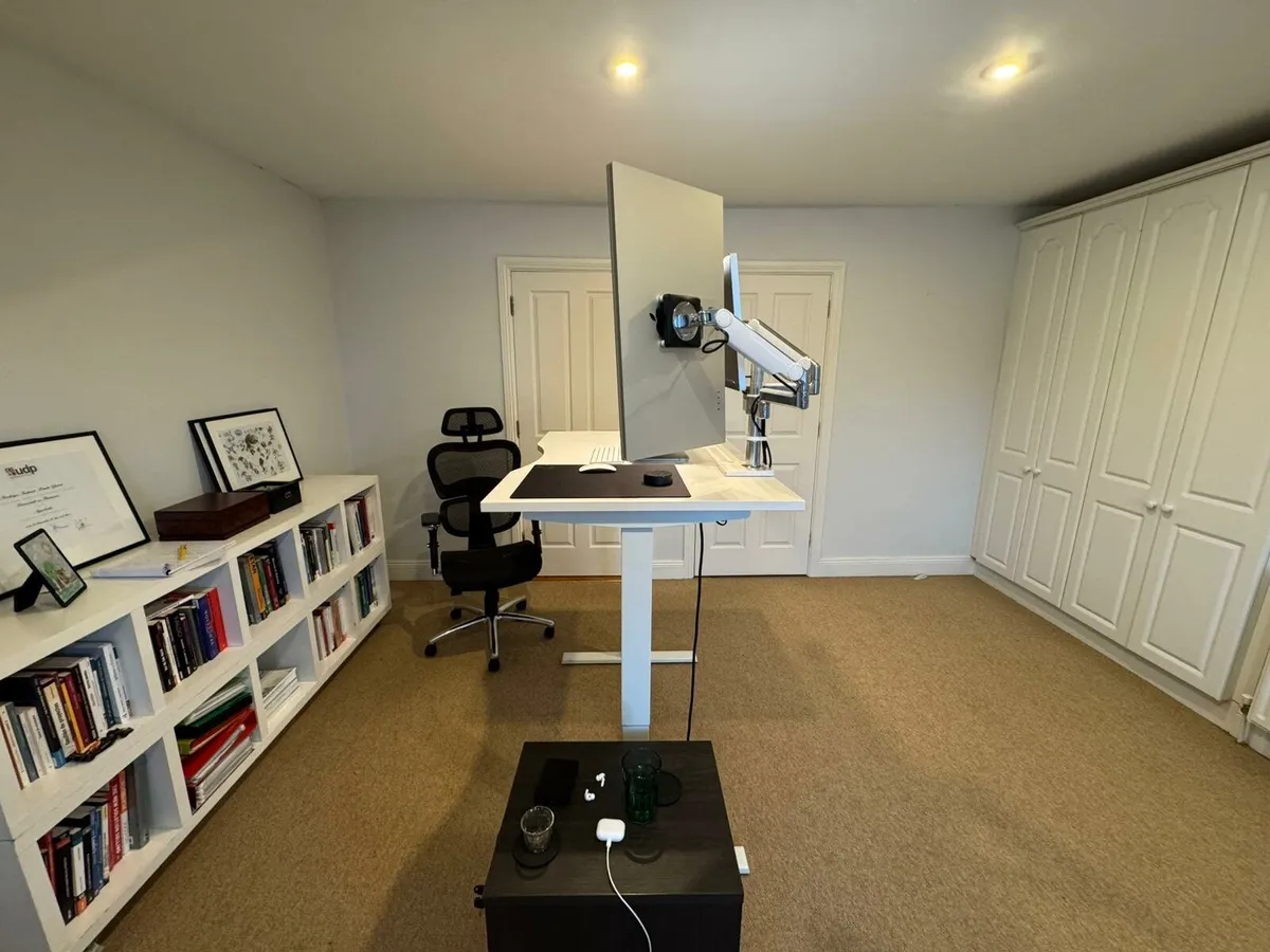 Electric Sit and stand desk - Image 2