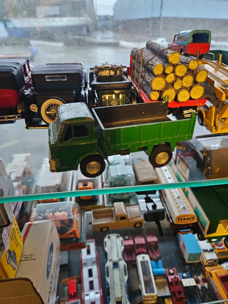 Dinky 1970's Ford Model D Tipper - Image 2