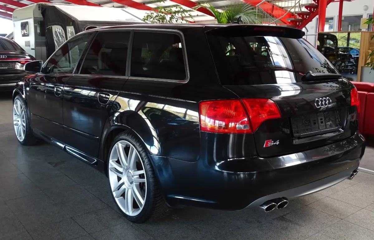 Audi S4 Quattro 4.2 - Image 2