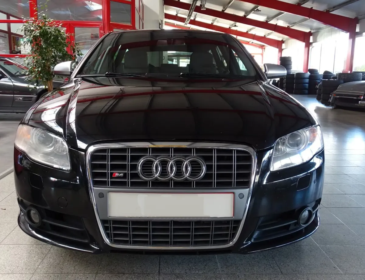 Audi S4 Quattro 4.2 - Image 1