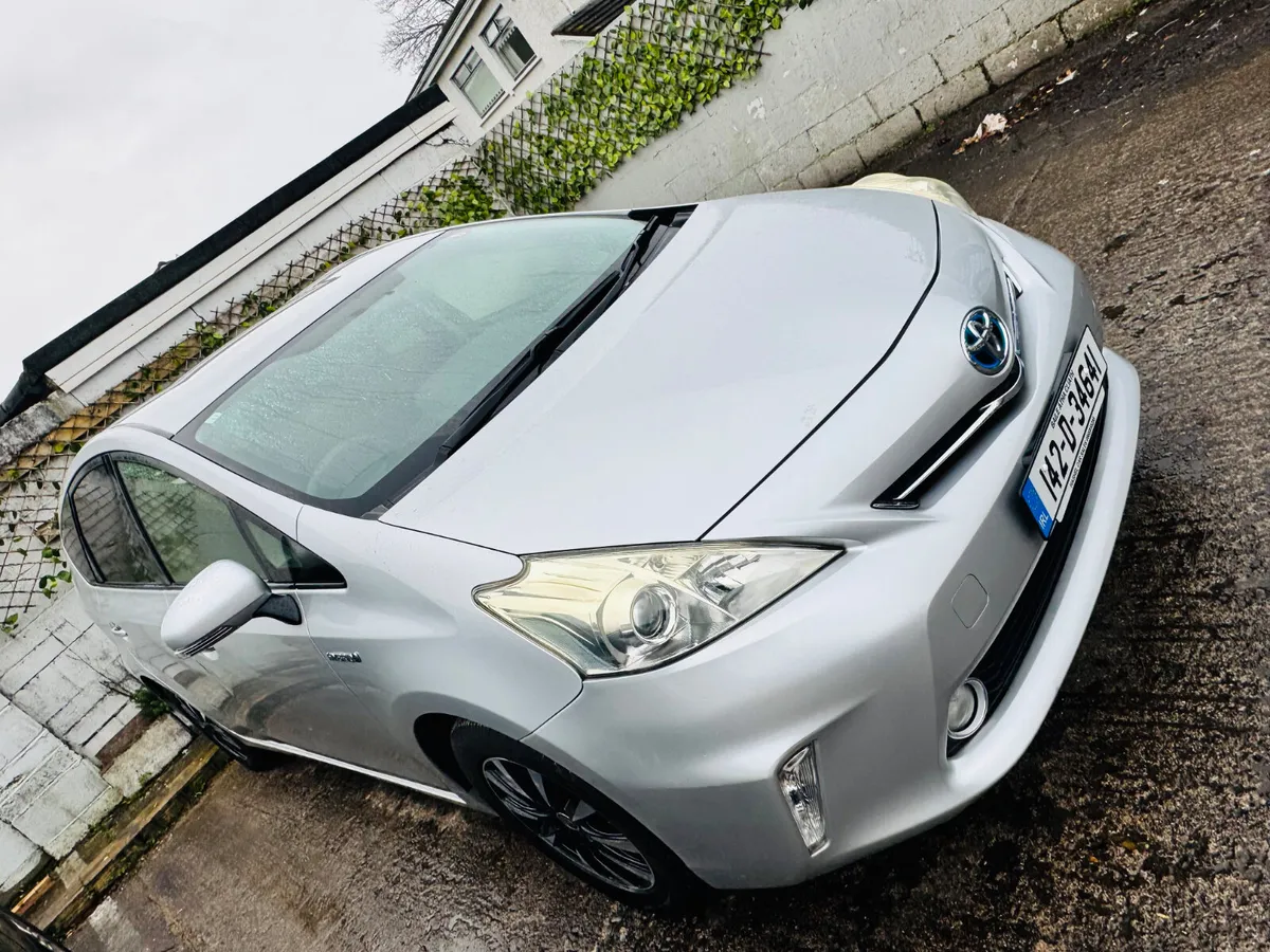 Prius Alpha Hybrid 7 Seater/ New Import/Warranty - Image 4
