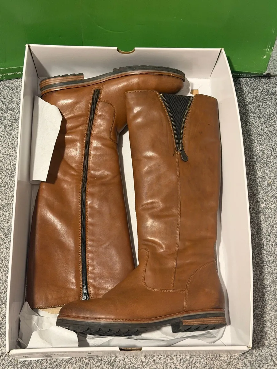 Ladies knee high boots