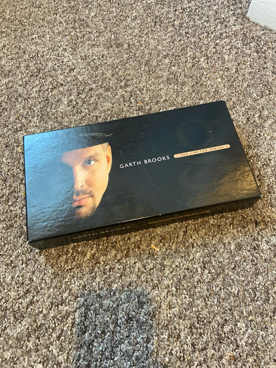 Garth Brooks Box Set - Image 1
