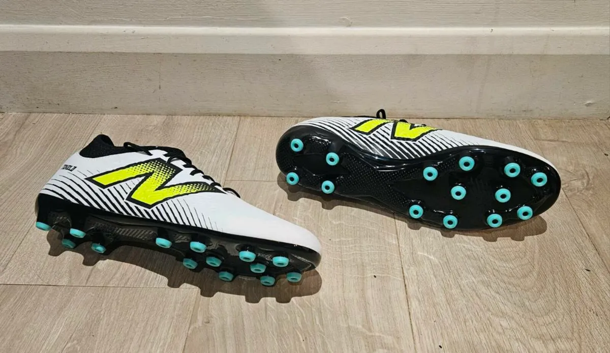 Mens New Balance Football boots - Image 2