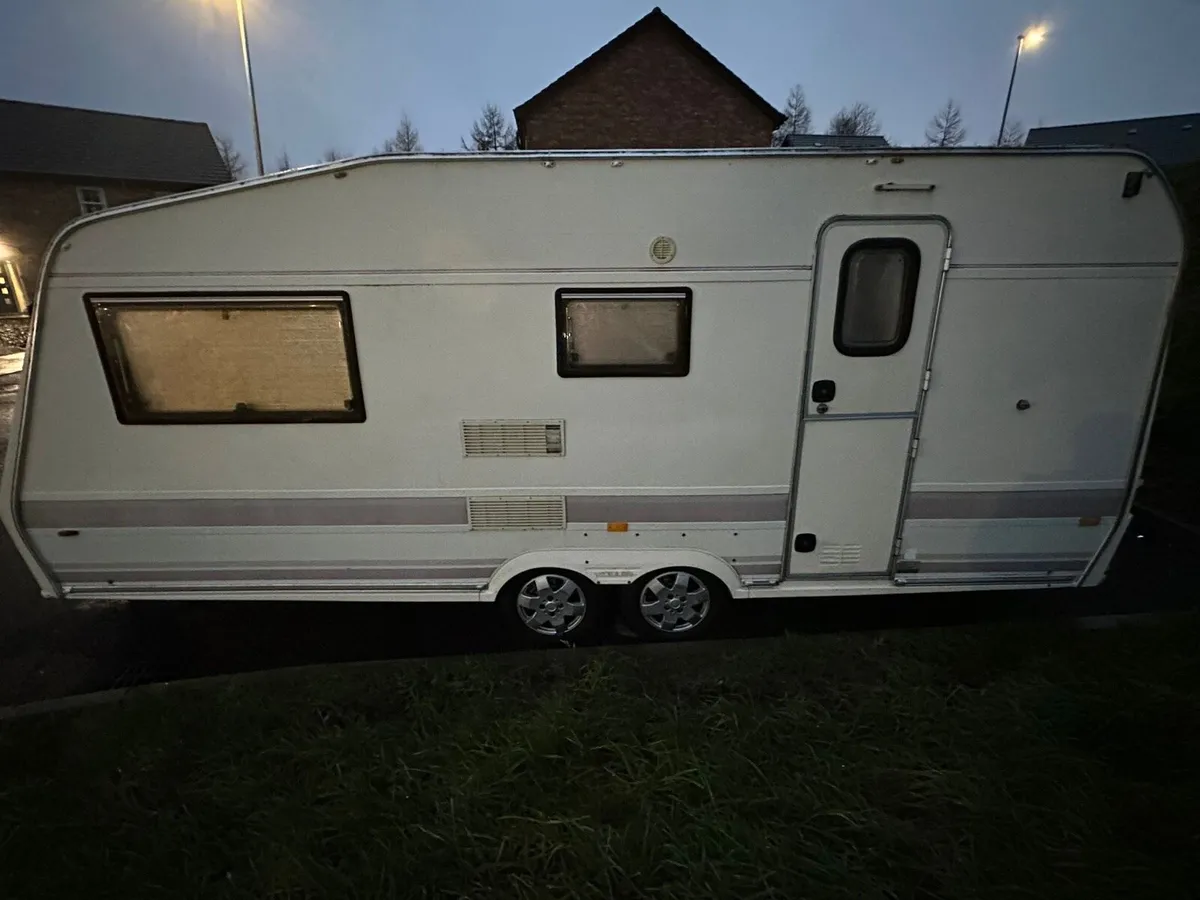 2000 caravan 5 berth - Image 2