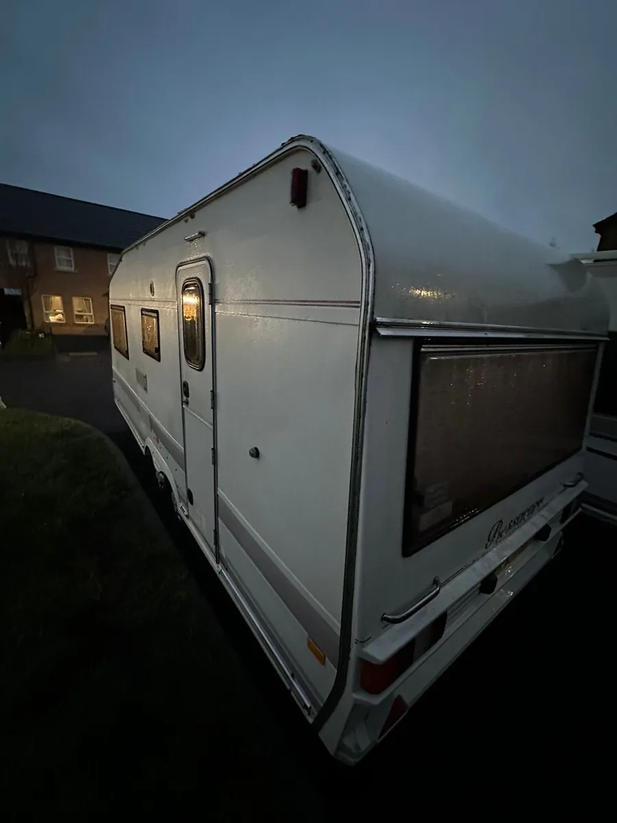 2000 caravan 5 berth - Image 3