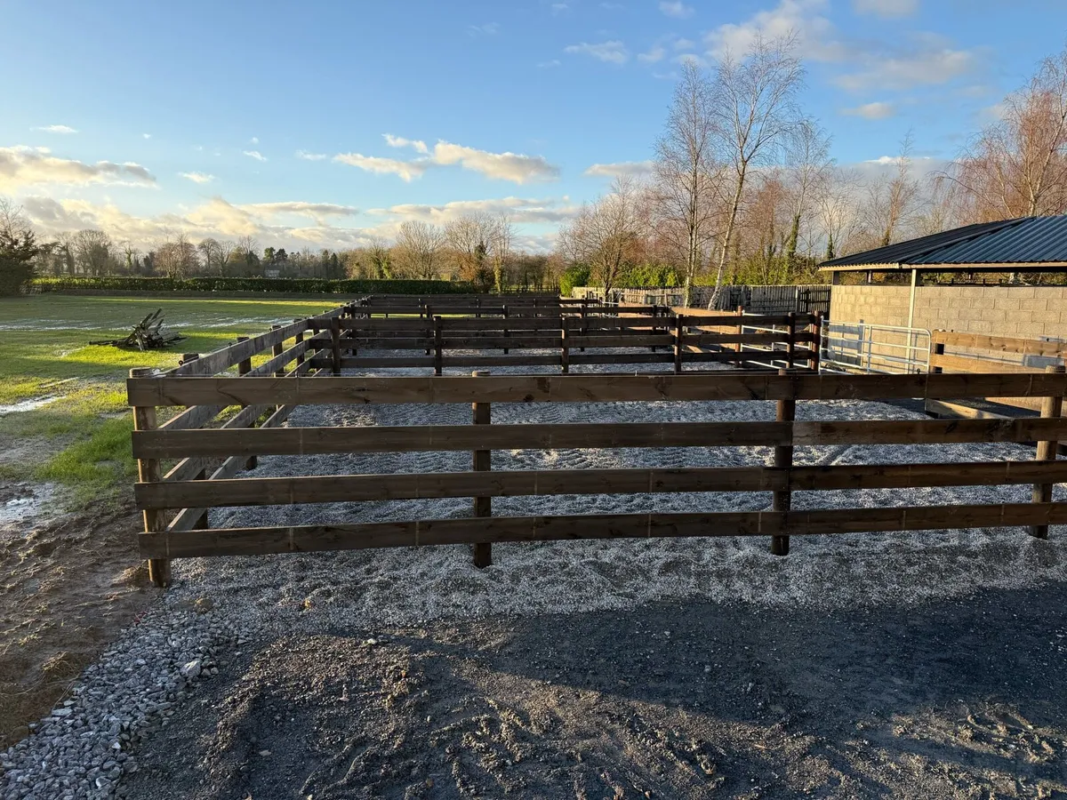 Fencing contractor - Image 3