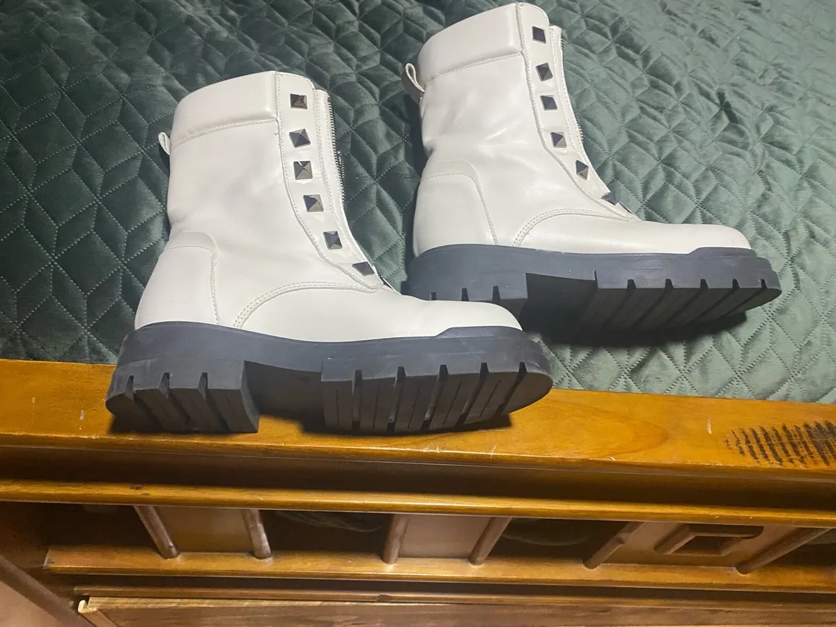 Ladies boots - Image 1