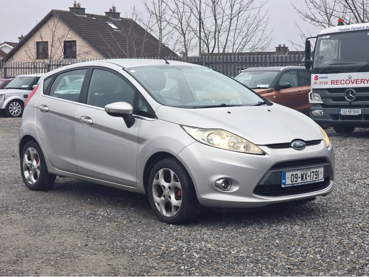 Ford Fiesta TITANIUM 1.25 82PS 5DR - Image 1