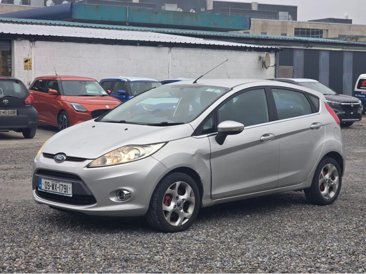 Ford Fiesta TITANIUM 1.25 82PS 5DR - Image 3