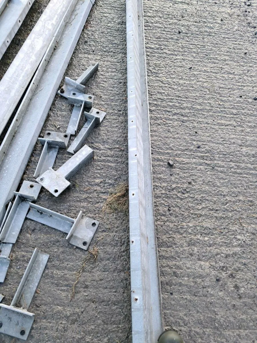 Slatted shed roof canopy contents - Image 4