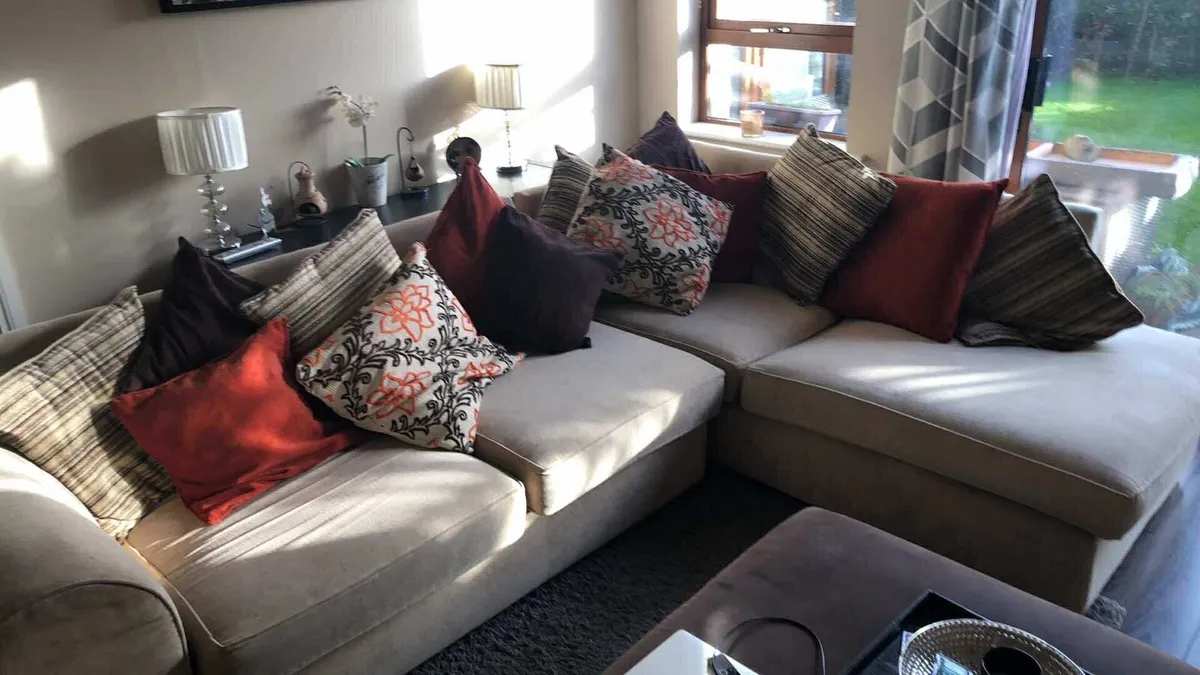 Left hand Corner Sofa - Image 1