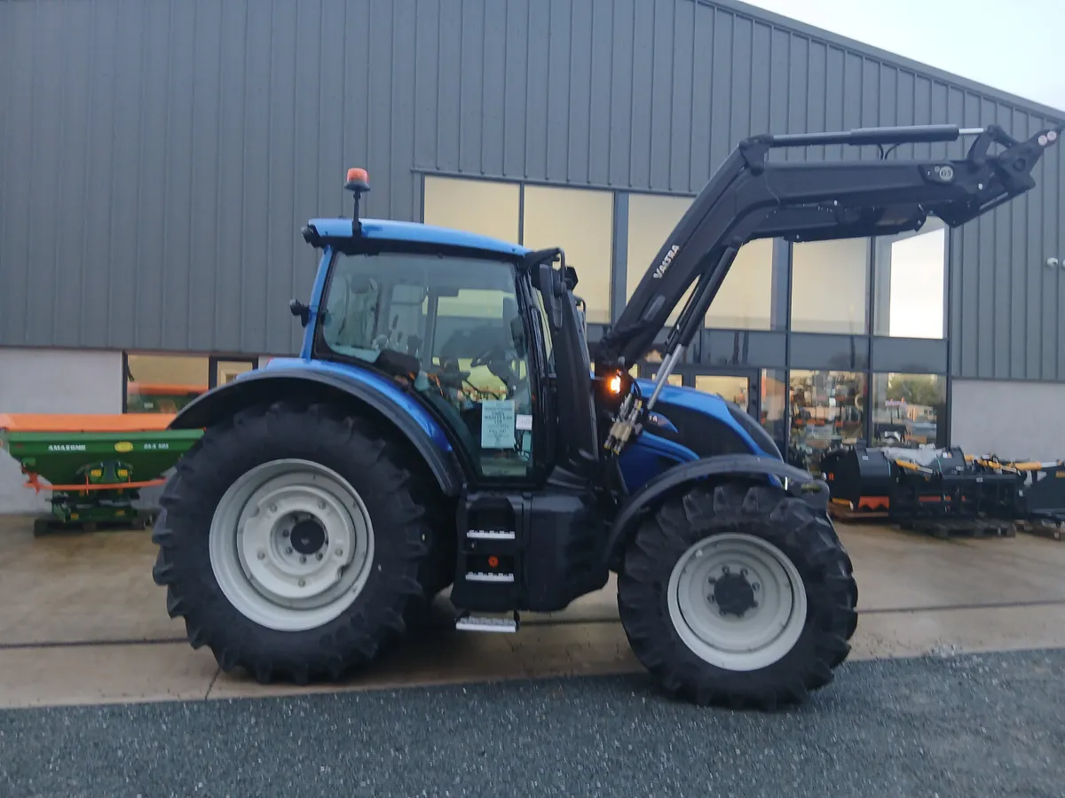 Valtra N175 and loader - Image 3