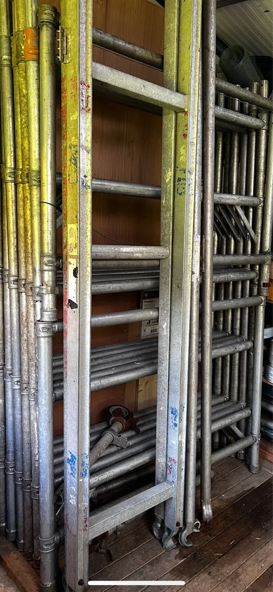 Scaffolding tower - Image 1