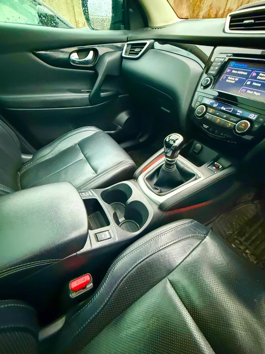 Qashkai 4WD,leather ,camera ,price drop - Image 4