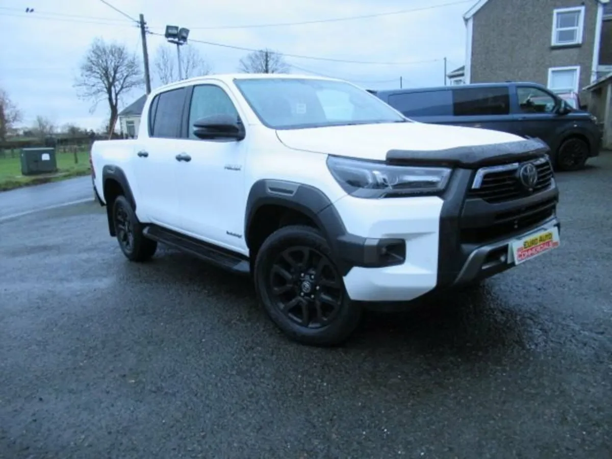 2.8 D-4D Invincible X Pickup Double Cab 4dr Diesel - Image 1