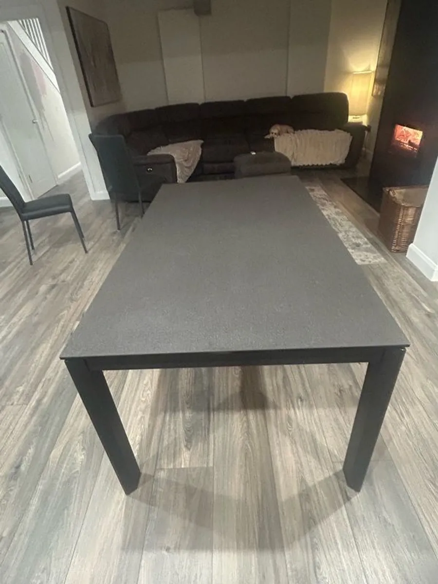 Dinning room table - Image 1