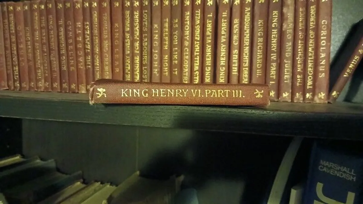 36 anitque books of Shakespeare plays - Image 1