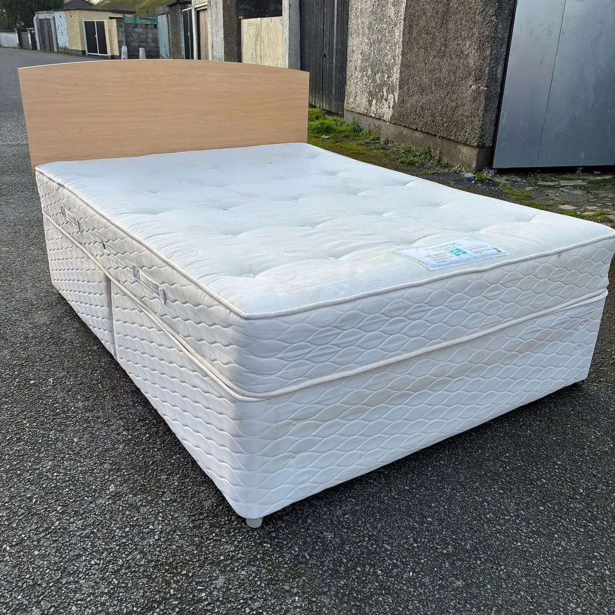 5ft King bed with sealy mattress - Image 3