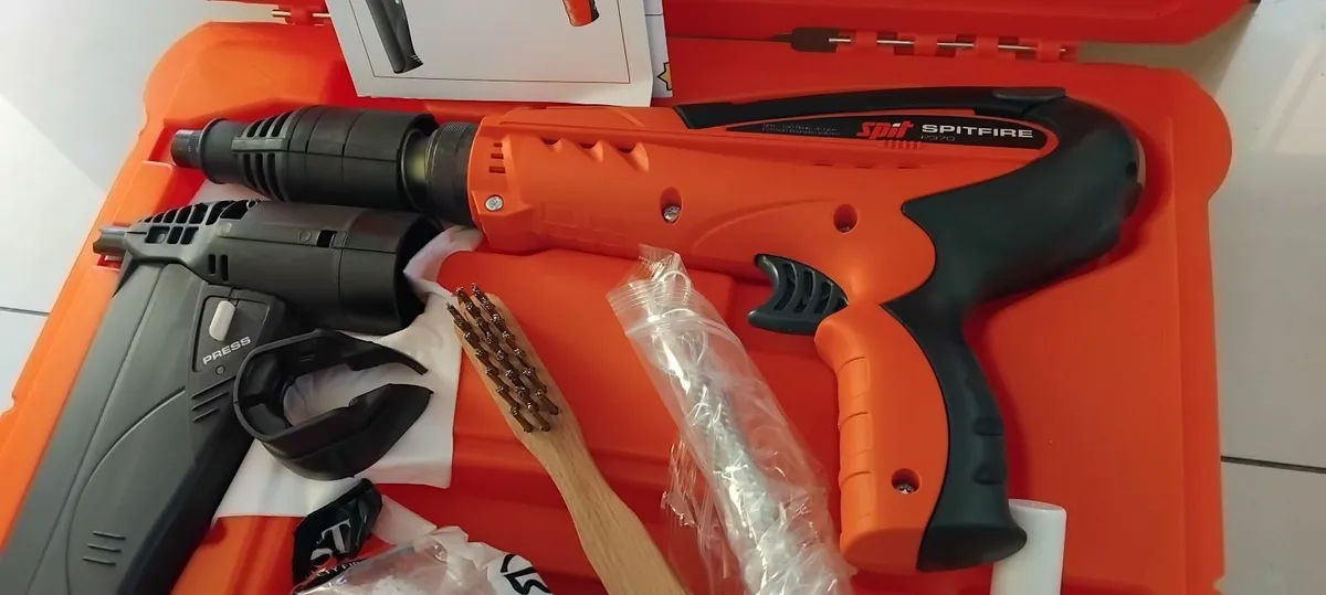 Spit P370 Steel Nail Gun - Image 3