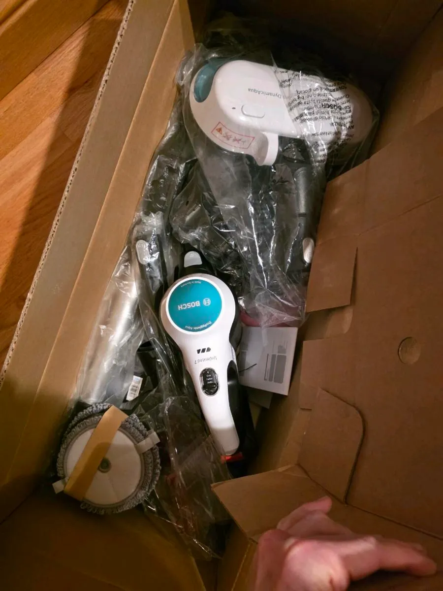 Bosch unlimited 7  Pro hygenic Aqua hoover - Image 3