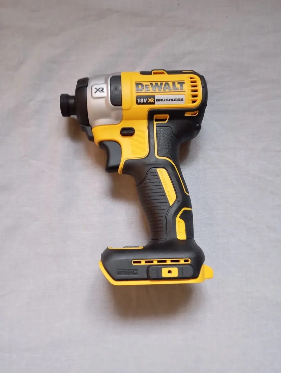 DeWalt dcf887 Impact Driver - Image 2