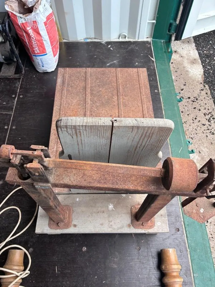 antique scale - Image 1