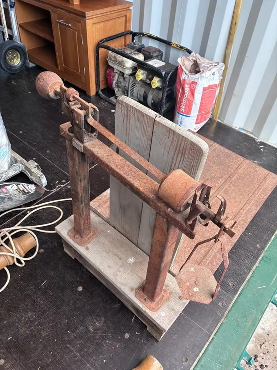 antique scale - Image 2