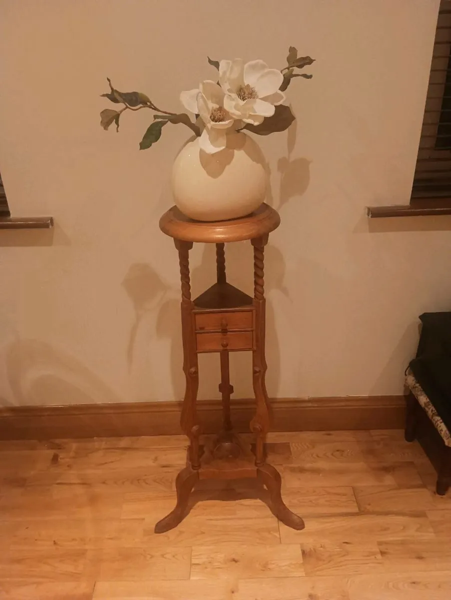 Beautiful oak 3 ft table new ,35 Euro - Image 1