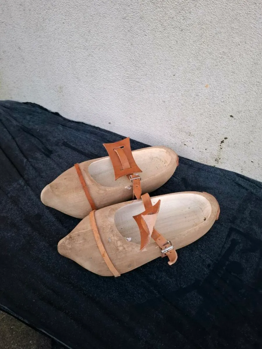 Men xL display wood clogs postage possible