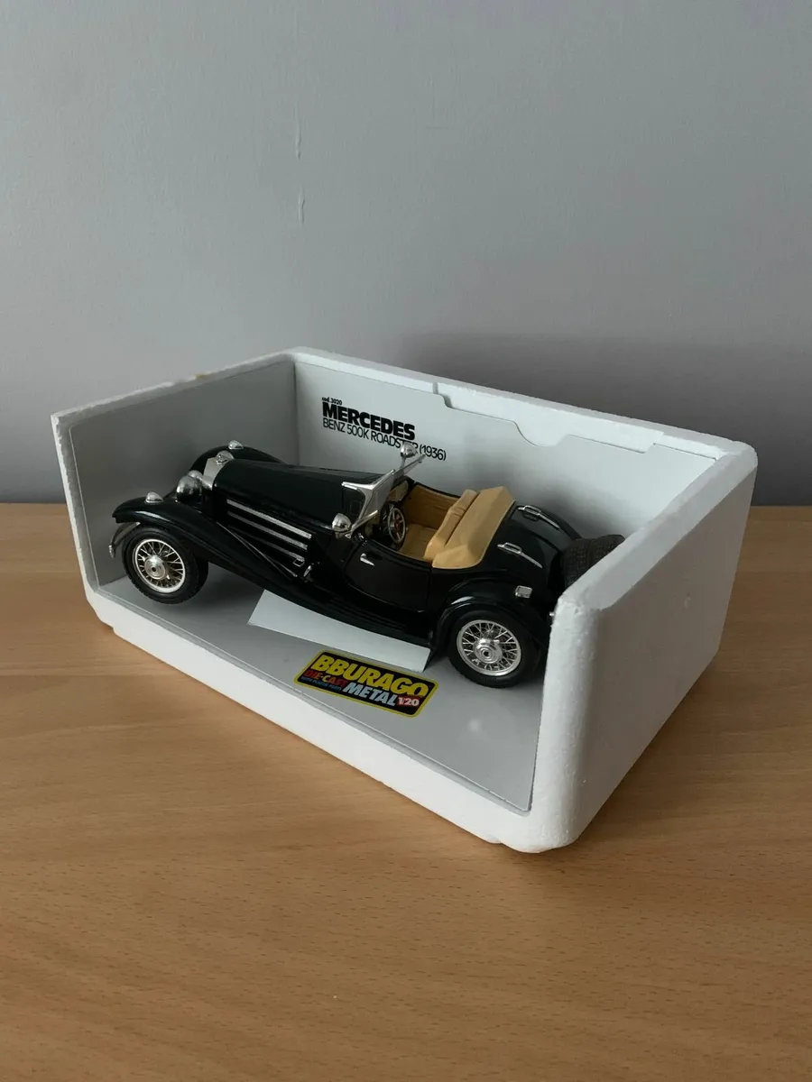 1936 Mercedes Benz Roadster 1/18 Burago Model Car - Image 3