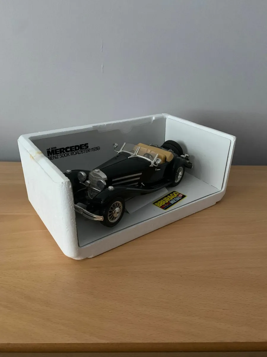 1936 Mercedes Benz Roadster 1/18 Burago Model Car - Image 4