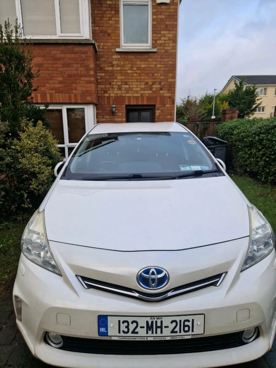 Toyota Prius Alpha - Image 1