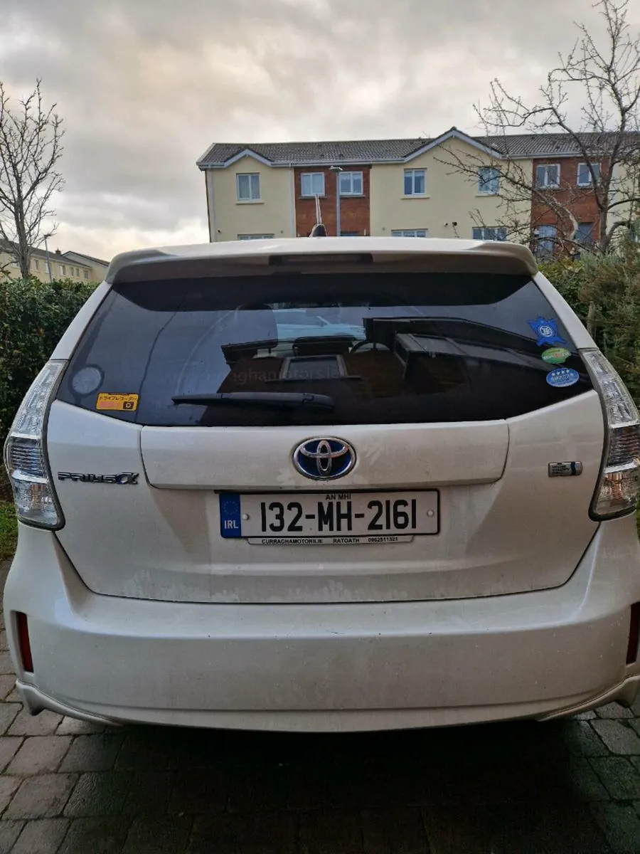 Toyota Prius Alpha - Image 3