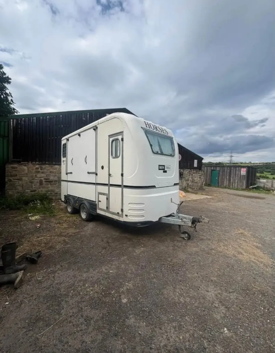 Equitrek M horse trailer - Image 2