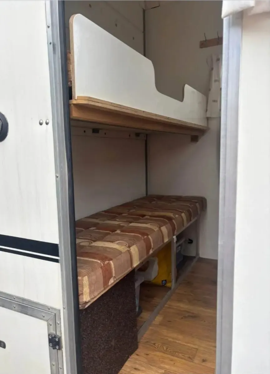 Equitrek M horse trailer - Image 3