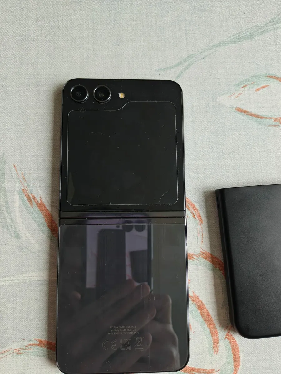 Samsung flip 5 256 unblocked - Image 1