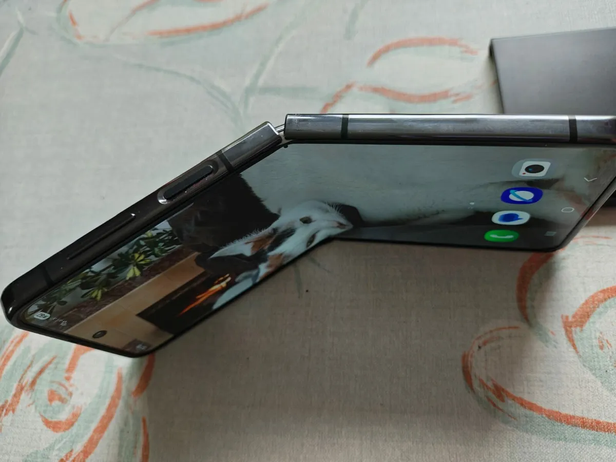 Samsung flip 5 256 unblocked - Image 2